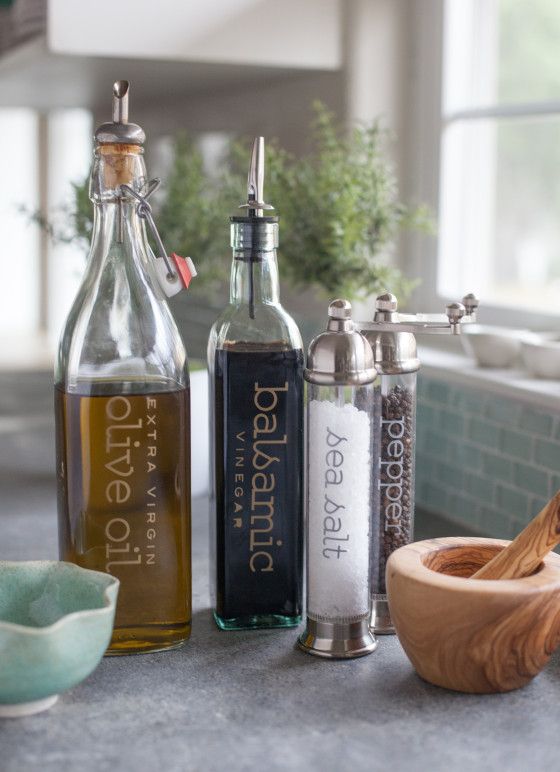 Скляні пляшки для олії та оцту: ідеї для стильної кухні