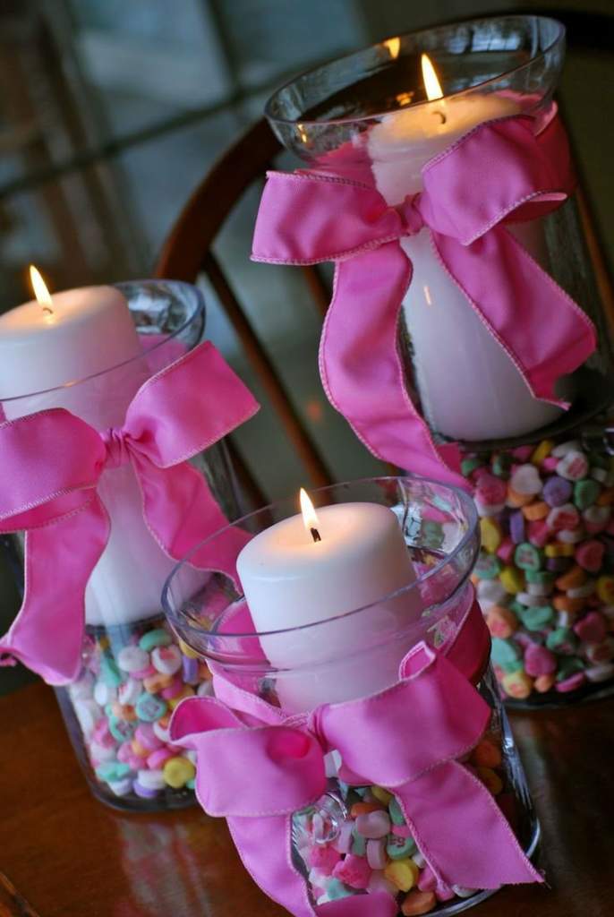 Свічки декоровані рожевими стрічками