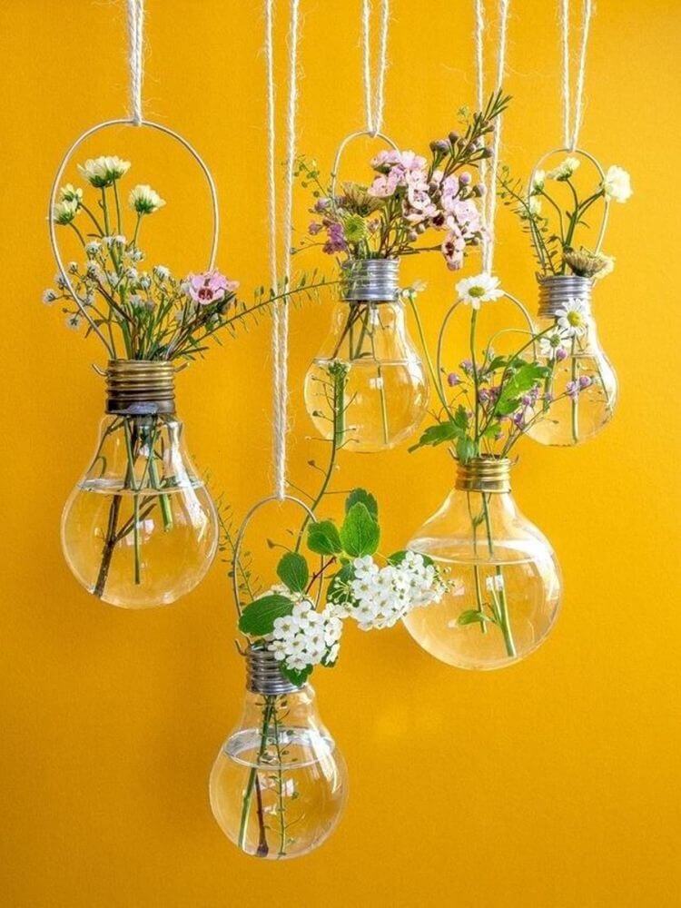 Літній декор з лампами у якості ваз