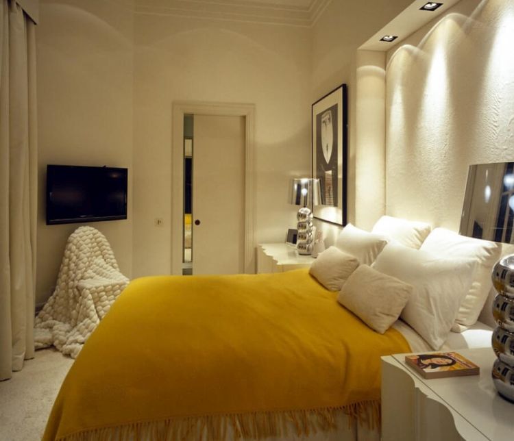 Світла колірна палітра в дизайні спальні