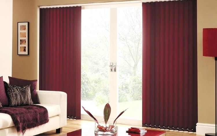 Вертикальні жалюзі з тканини для захисту вікон від сонця