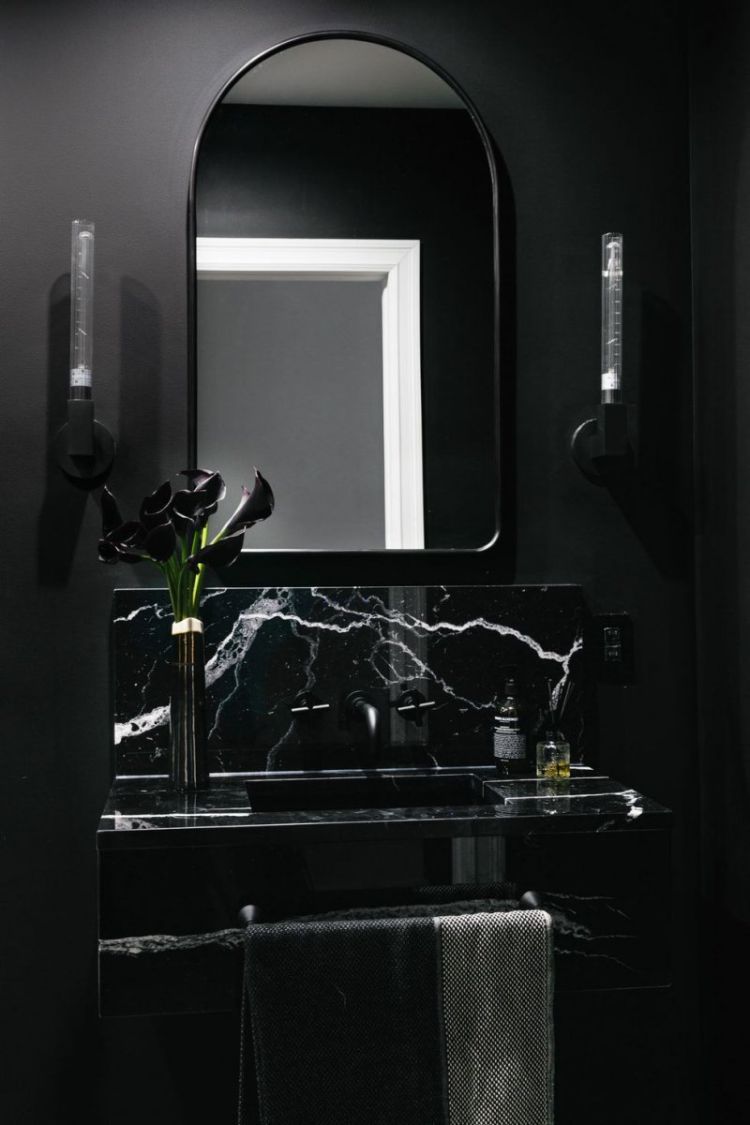 Стильний чорний колір в дизайні ванної кімнати