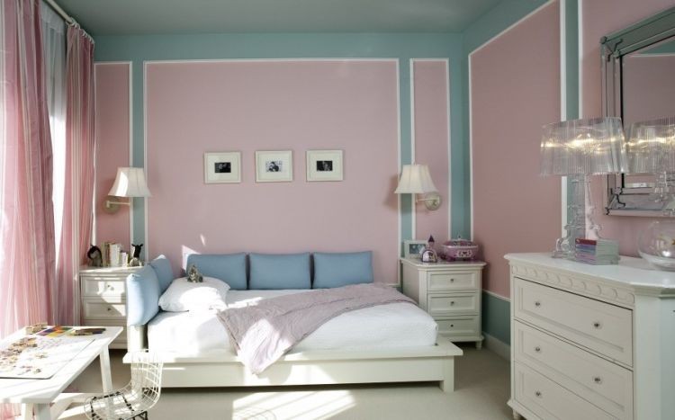 Пудровий рожевий та пастельний зелений в інтер'єрі спальні