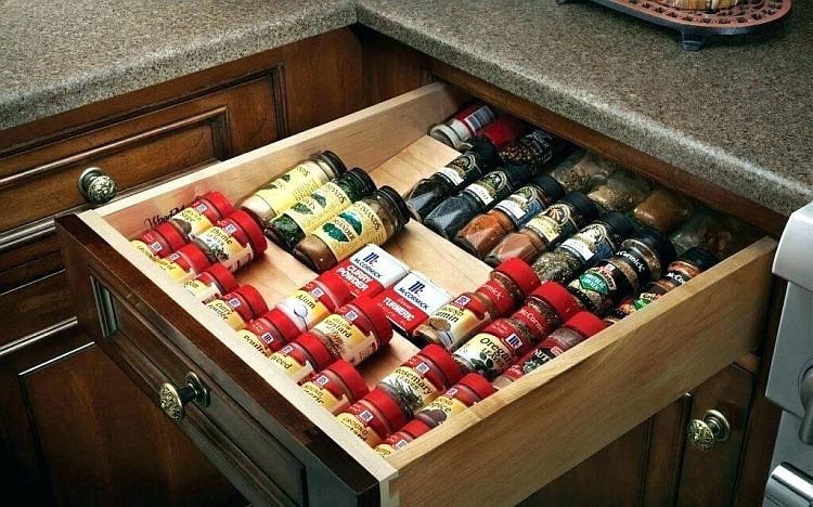 Ящик кухонної шафи - зручне місце для зберігання спецій