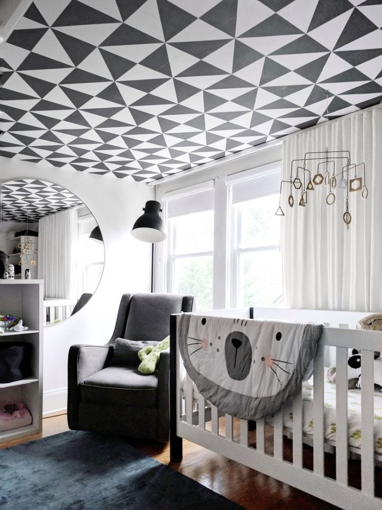 Шпалери на стелі: геометричний принт у дитячій кімнаті