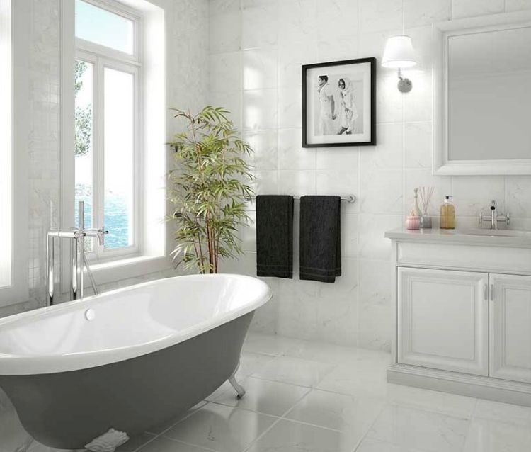 Картина додає вишуканості інтер'єру ванної кімнати