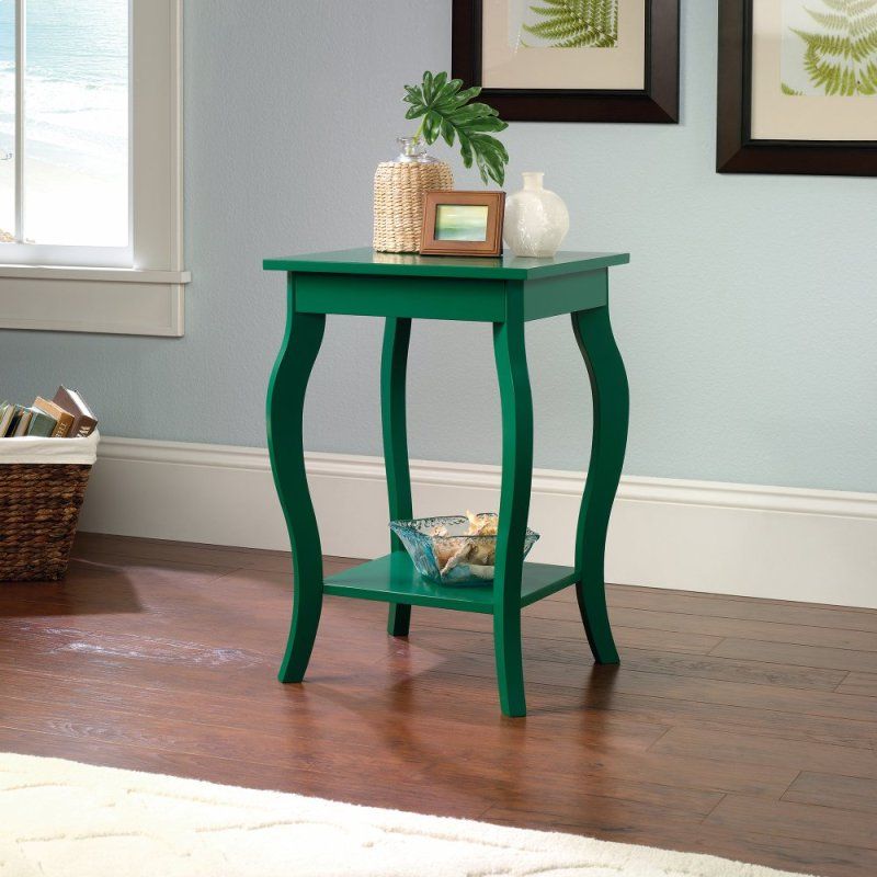Декоративний столик яскраво-зеленого кольору приваблює погляд своєю витонченістю.