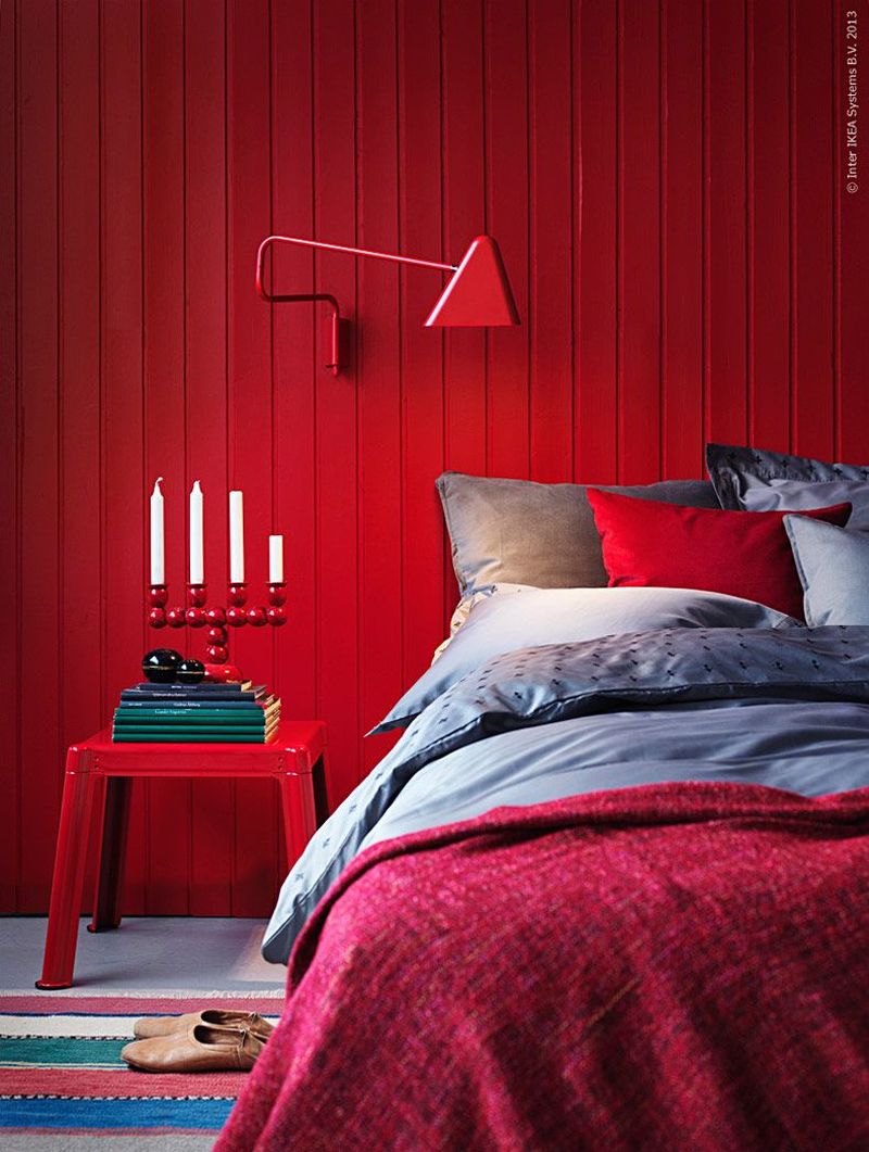 Червоний колір в інтер'єрі спальні: виразно та незвично