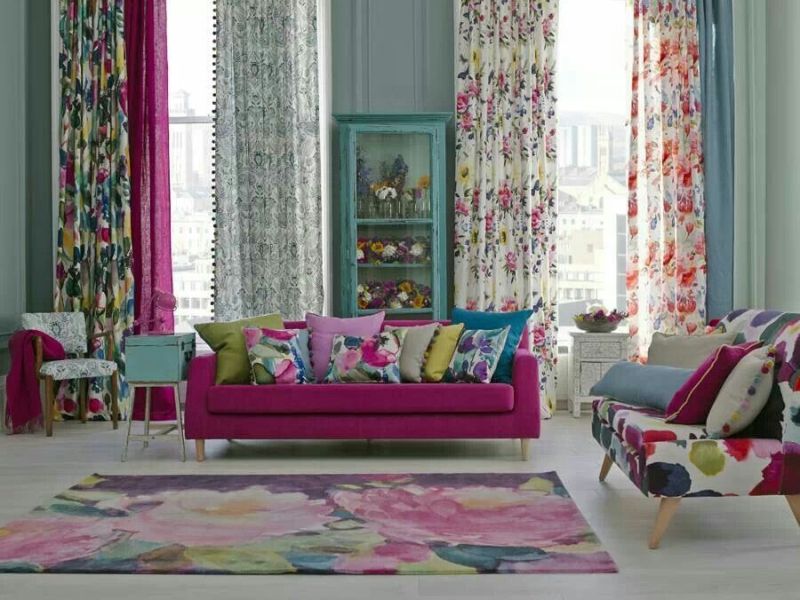 Як підібрати штори з різних тканин у вітальню: сміливі поєднання кольорів і візерунків