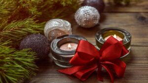 Свічки у новорічних і різдвяних композиціях